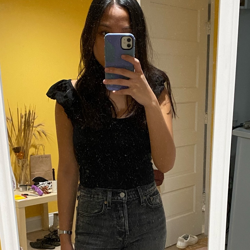 Black puff sleeve top